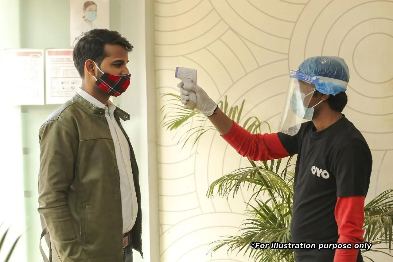 Vaccinated Staff- Oyo 78355 Collection O Pgs Regency 4*, Kochi